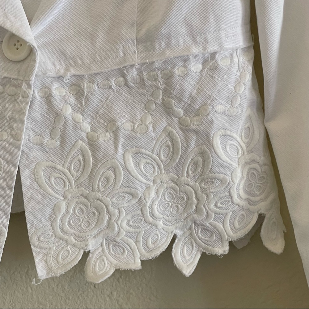 WHBM White semi-distressed cotton blazer jacket with eyelet trim size 4 - Picture 8 of 17
